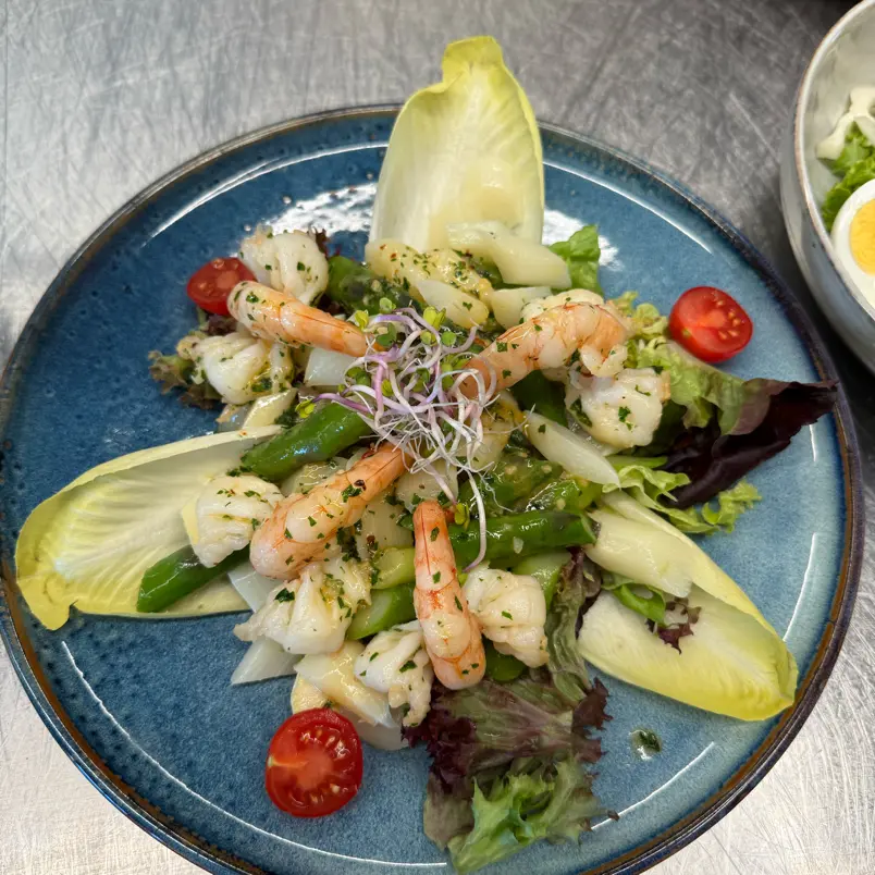 creation thumb for Asparagus salad with shrimps