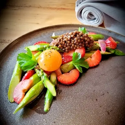 creation thumb for Spargel Erdbeeren Salat 