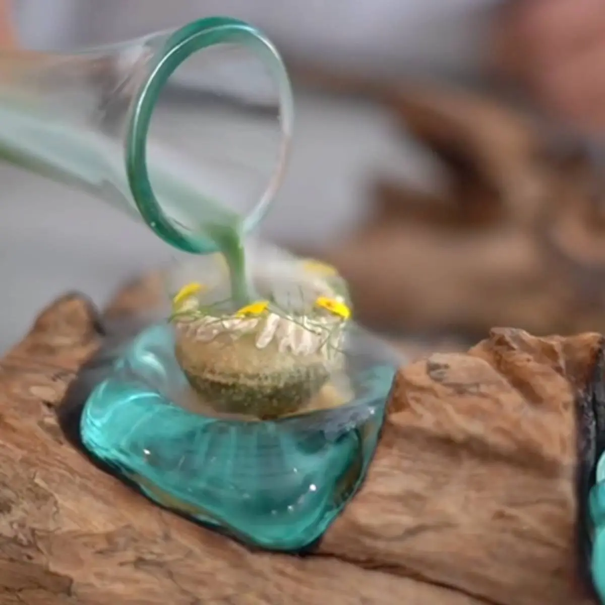 creation thumb for Pan puri di cetriolo, yogurt greco, foglia di aneto