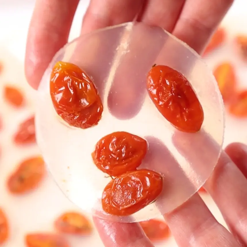 creation thumb for Velum di acqua di pomodoro con pomodorini confit