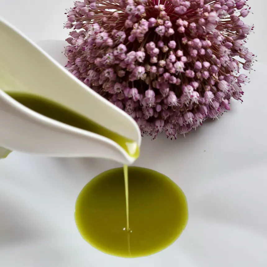 creation thumb for Olio di fiori di scape d'aglio