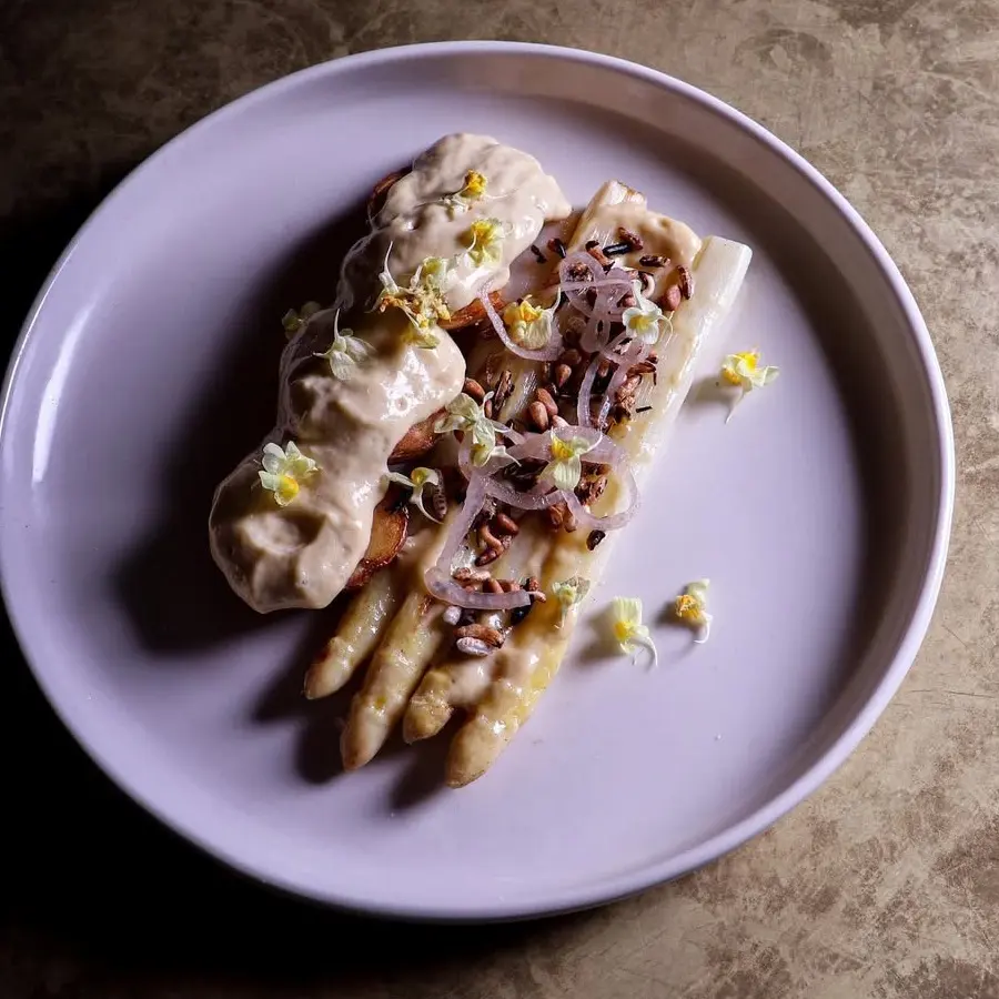 creation thumb for Australischer Weißer Spargel & Braune Butter Miso Hollandaise