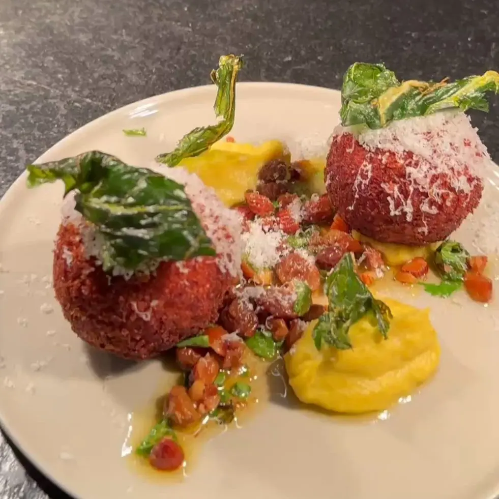 creation thumb for Knusprige Blumenkohl-Arancini mit geräuchertem Mandel-Dressing
