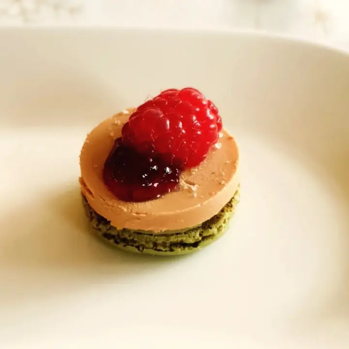 creation thumb for Macaron pistache with foie gras and raspberry