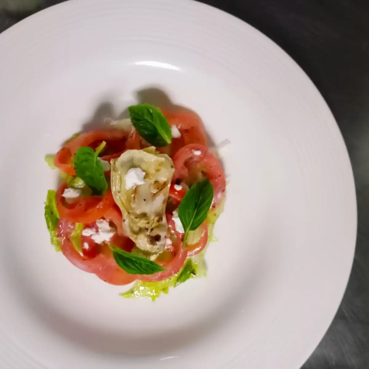 creation thumb for Fresh tomato and artichoke salad with feta dressing