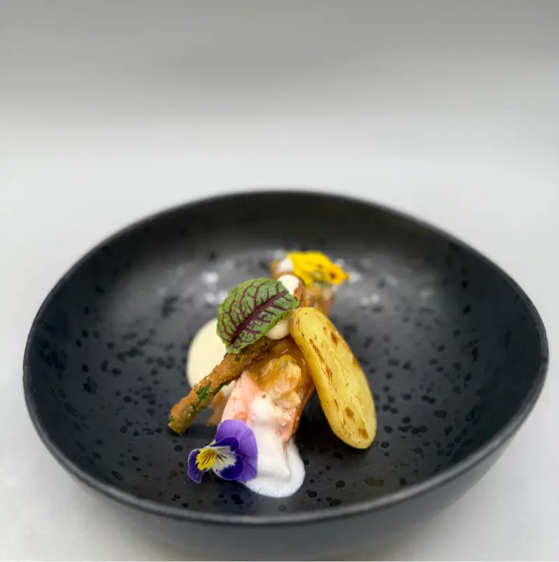 creation thumb for Salmone, spuma di patate, asparagi fritti e erbe selvatiche