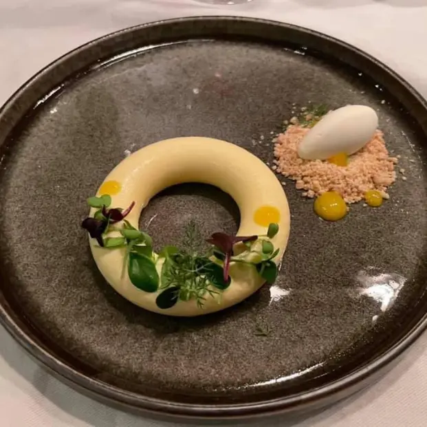 creation thumb for Turban of mango with a coco/yoghurt quennelle