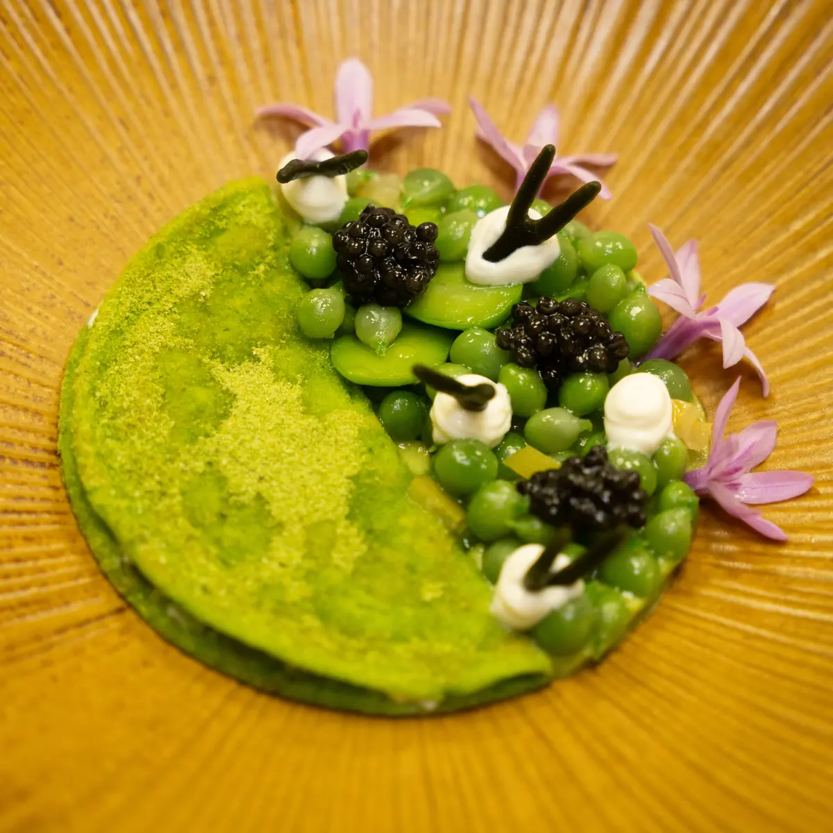 creation thumb for Petit Pea Blini, Kaviar, Ziegenkäse