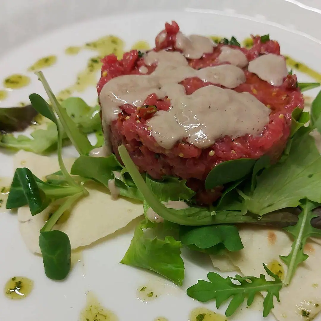 creation thumb for Fassona beef tartare with carasau bread and bagna cauda