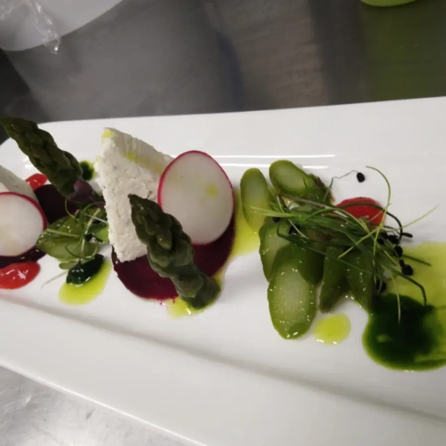 creation thumb for Schafkäse Terrine mit spargel, rote bete und Spargelöl