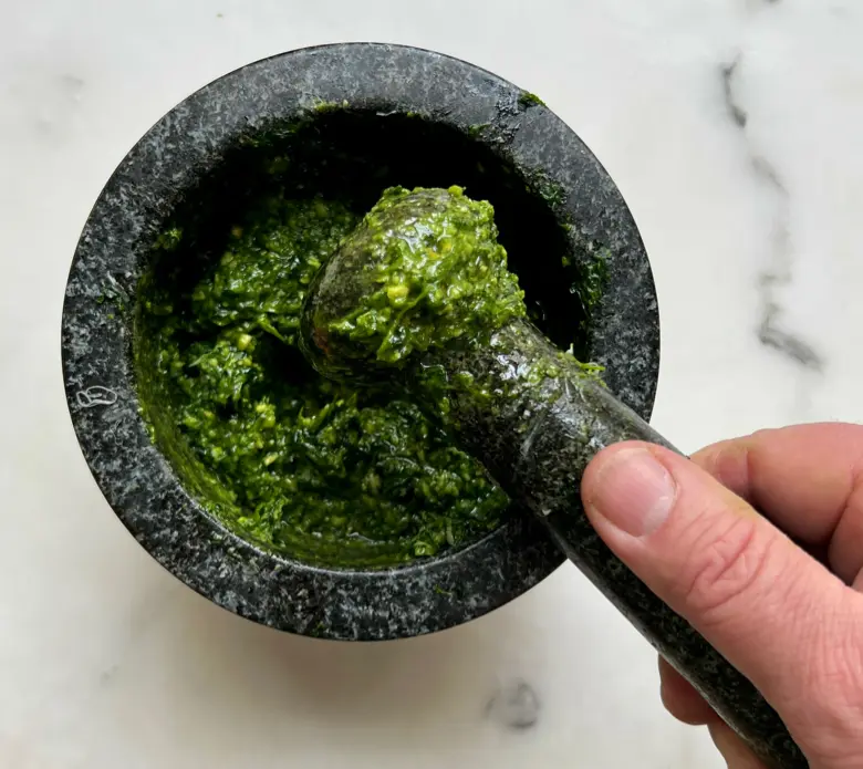 creation thumb for Salsa di aglio selvatico, nocciole e pecorino