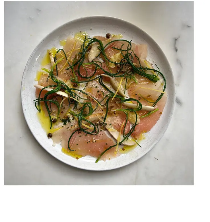 creation thumb for Tonno bianco crudo, agretti, bergamotto salato, grani di pepe verde