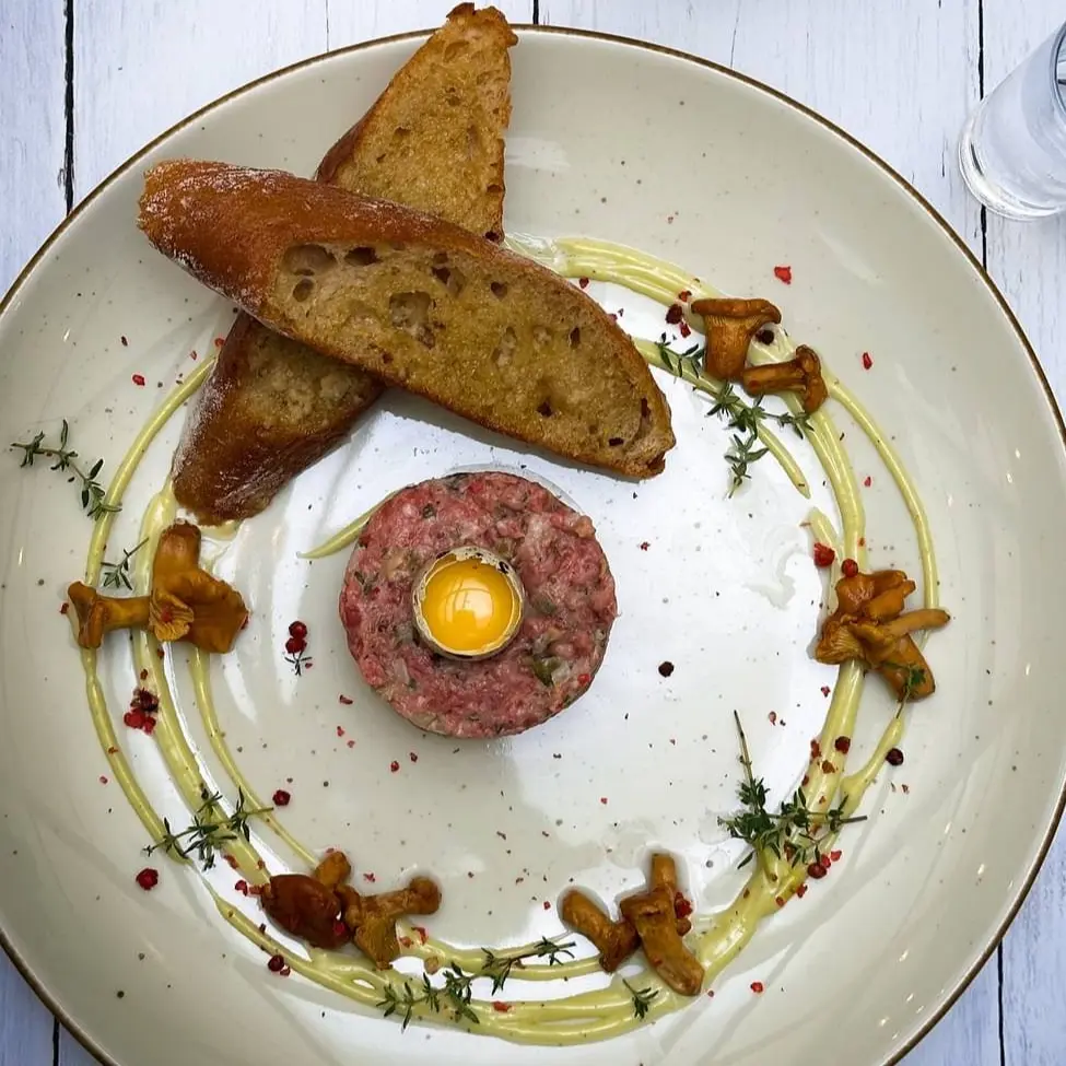 creation thumb for Tartare di Manzo con Pasta al Tartufo
