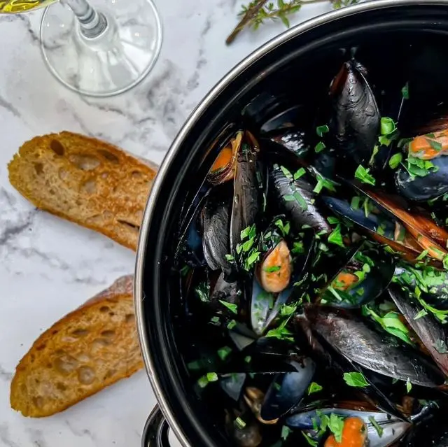creation thumb for Mussels in White Wine Sauce (Moules Marinières)