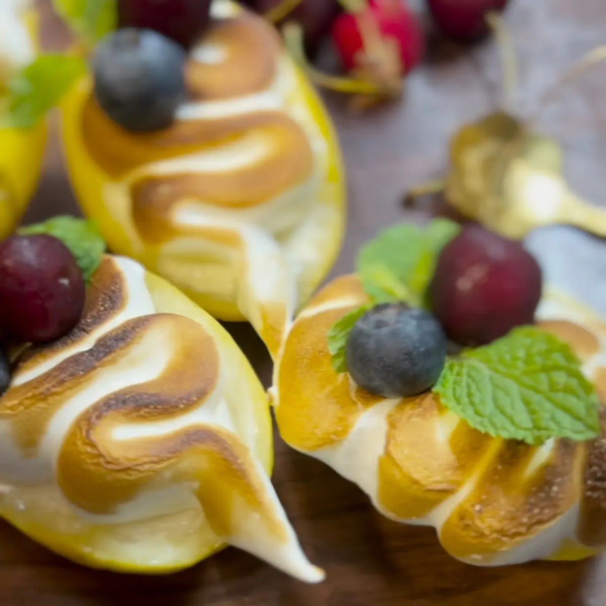creation thumb for Vanille-Zitron-Posset mit karamellisiertem Baiser