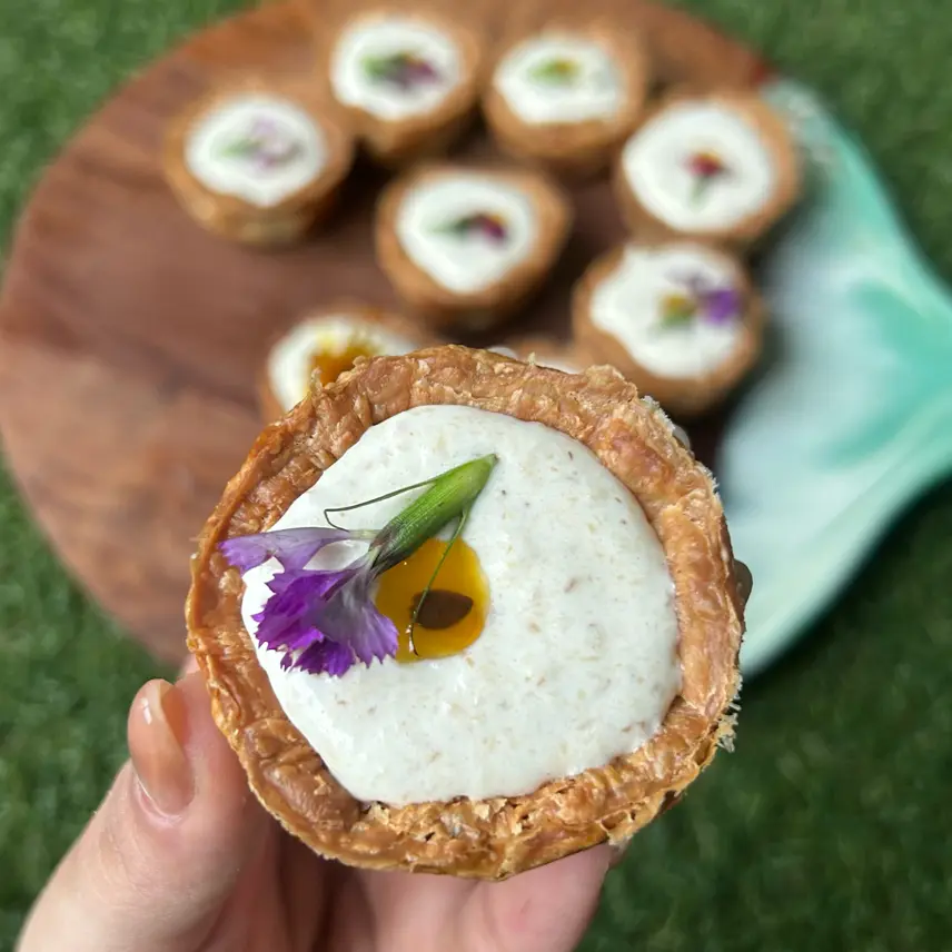 creation thumb for 🥥Geröstete Kokosnuss- und Passionsfrucht-Blätterteig-Tarte