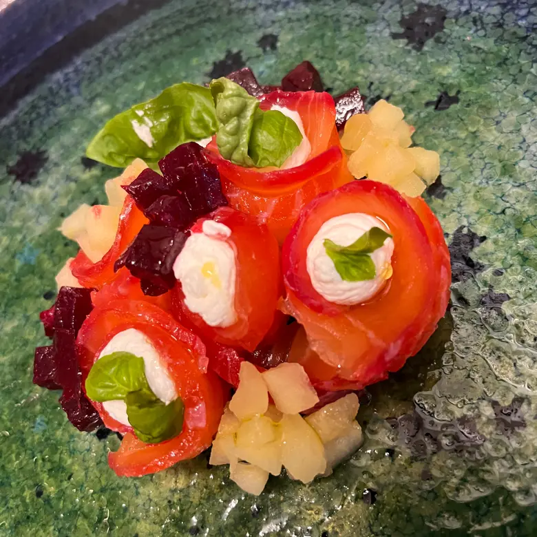 creation thumb for Salmone, barbabietola, panna acida e mele alla grappa