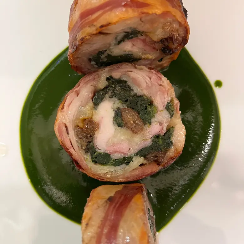 creation thumb for Coniglio ripieno di spinaci e uvetta su crema di cavolo nero