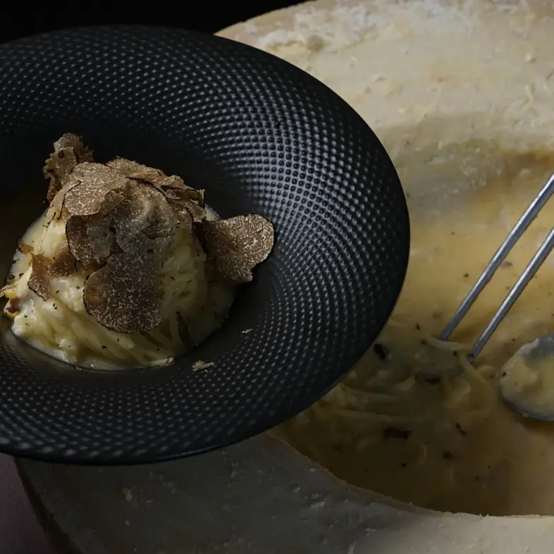 creation thumb for Pasta in Parmesanlaib (Parmesanleib)