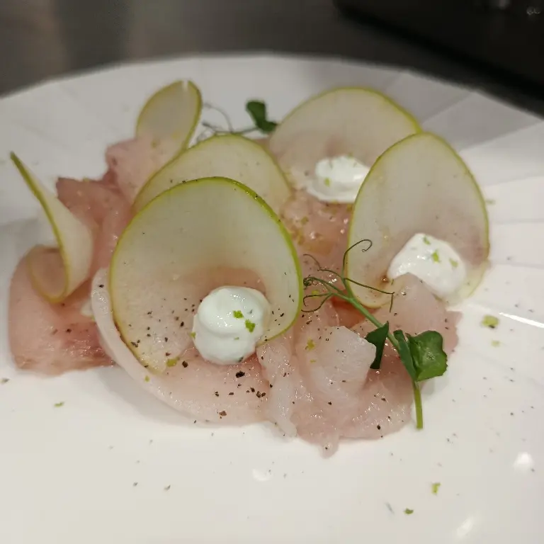 creation thumb for Ricciola Sashimi mit grünem Apfel und griechischem Joghurt