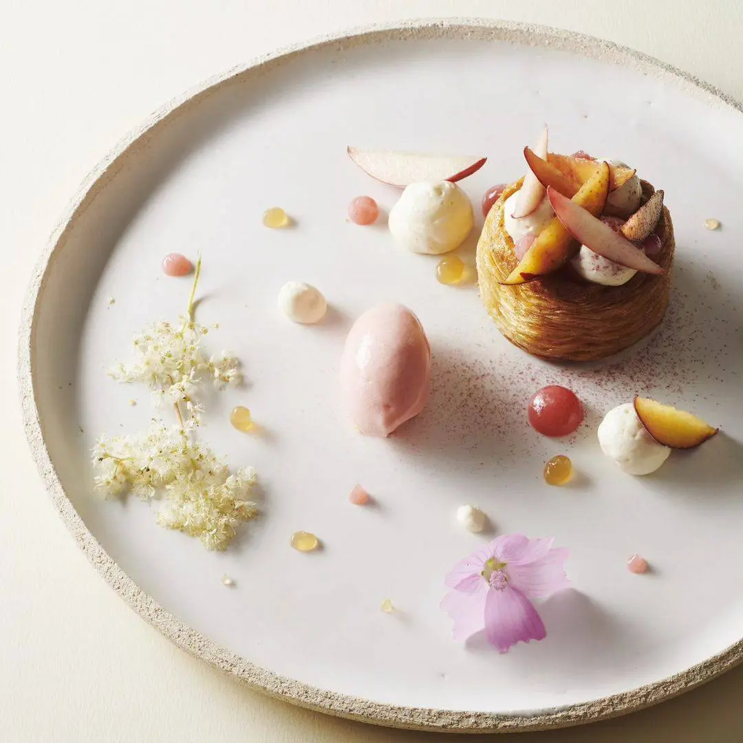 creation thumb for Vol au Vent with two Peaches