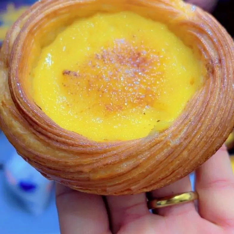 creation thumb for Cream burlèe croissant 