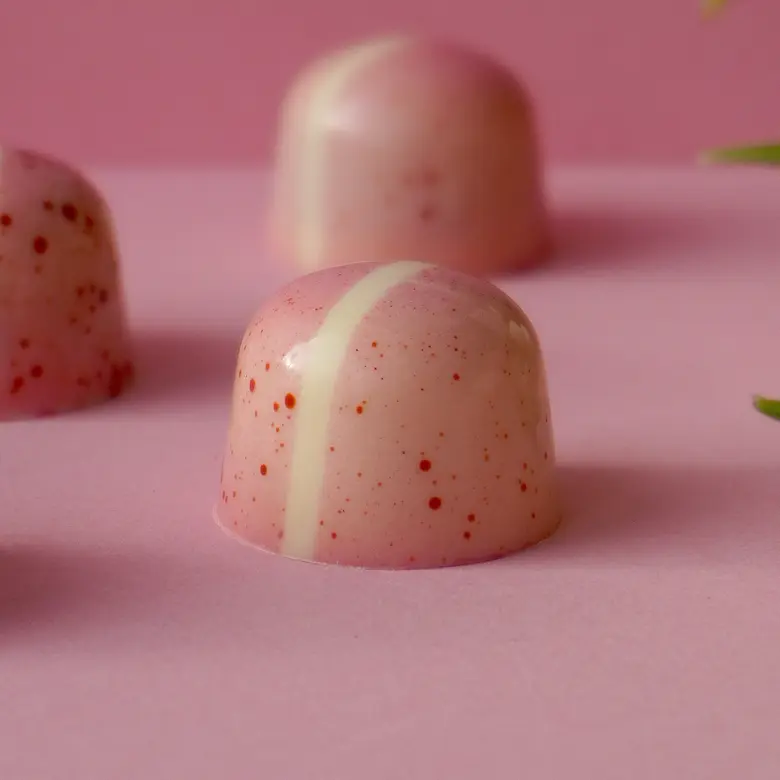 creation thumb for Ein sehr Beeriger Bonbon mit Himbeer-Ganache & Erdbeere