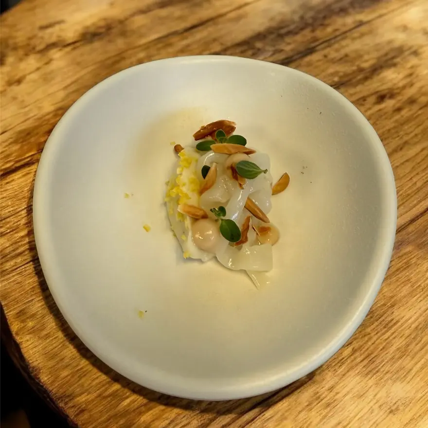 creation thumb for Crudo di Seppia, Blumenkohl, Mandeln, Kaffeeemulsion