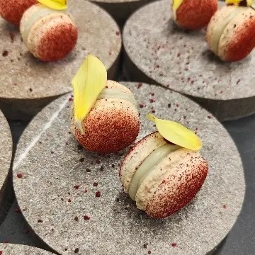 creation thumb for Macaron à la betterave rouge et au fromage bleu