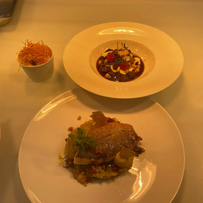 creation thumb for Unten : Dorade Oben: Lamm-Navarin  mit Kartoffelschaum