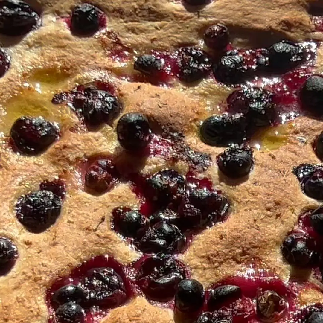 creation thumb for Dinkel-Focaccia mit Erdbeertrauben 🍇