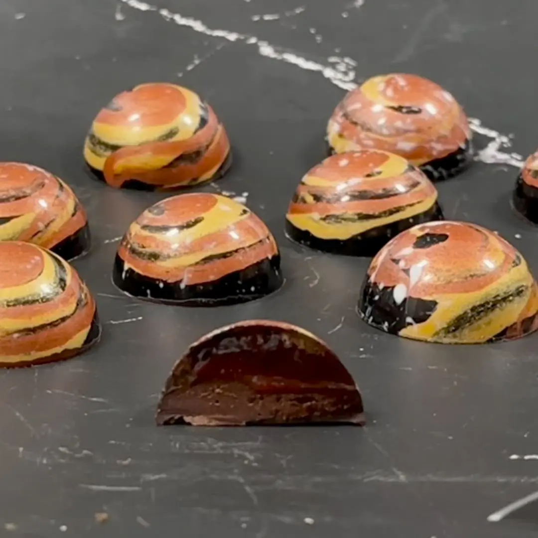 creation thumb for Bon bon vegano de chocolate con fresas y cardamomo