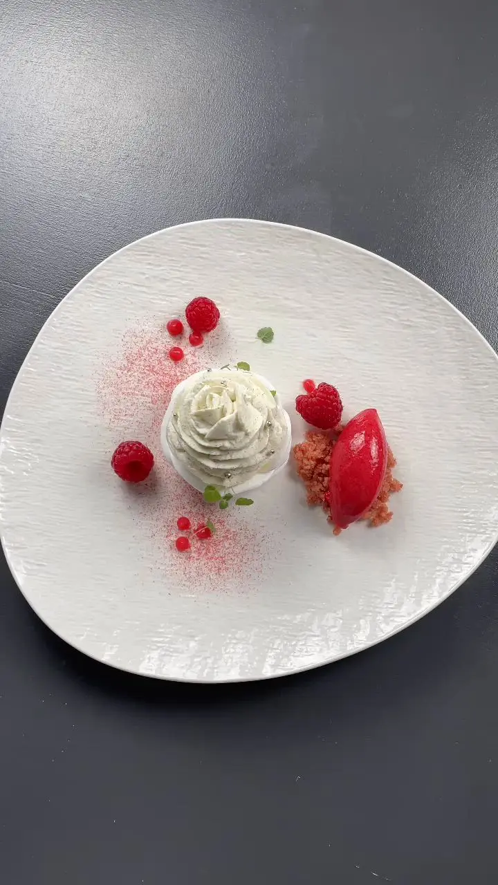 creation thumb for Pavlova aux framboises 🌹