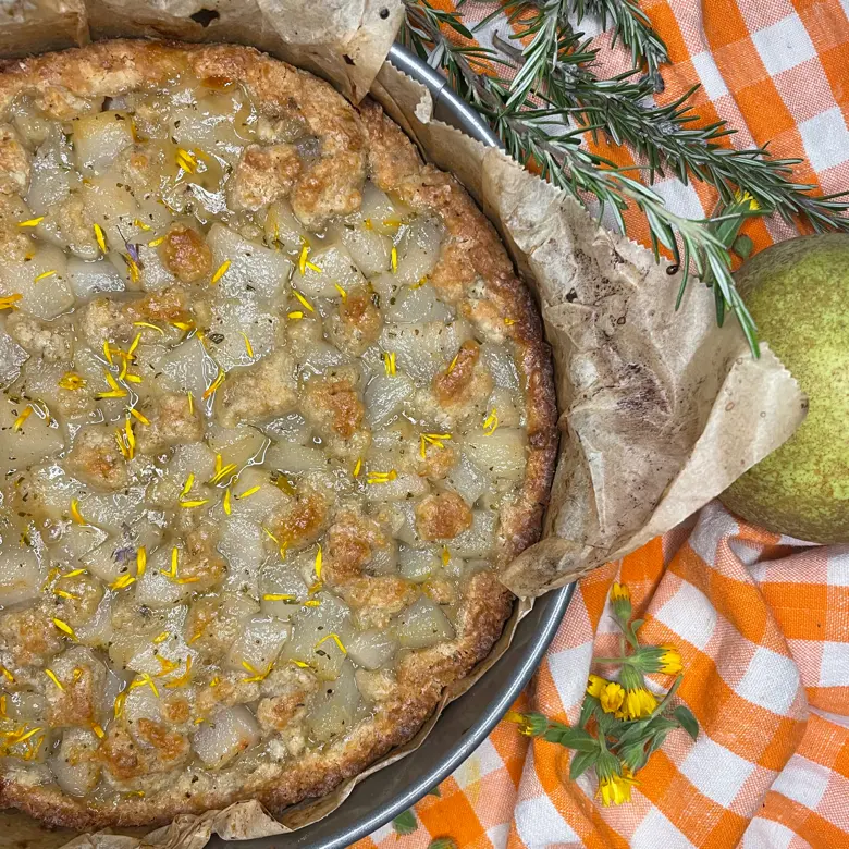 creation thumb for Pear, rosemary and marigold flowers tart