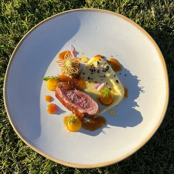 creation thumb for Magret de canard rosé, patate douce, safran, orange, mangue