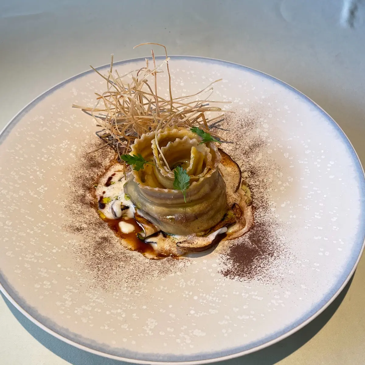 creation thumb for Gerollte Raviolo mit Steinpilzen und Parmesancreme