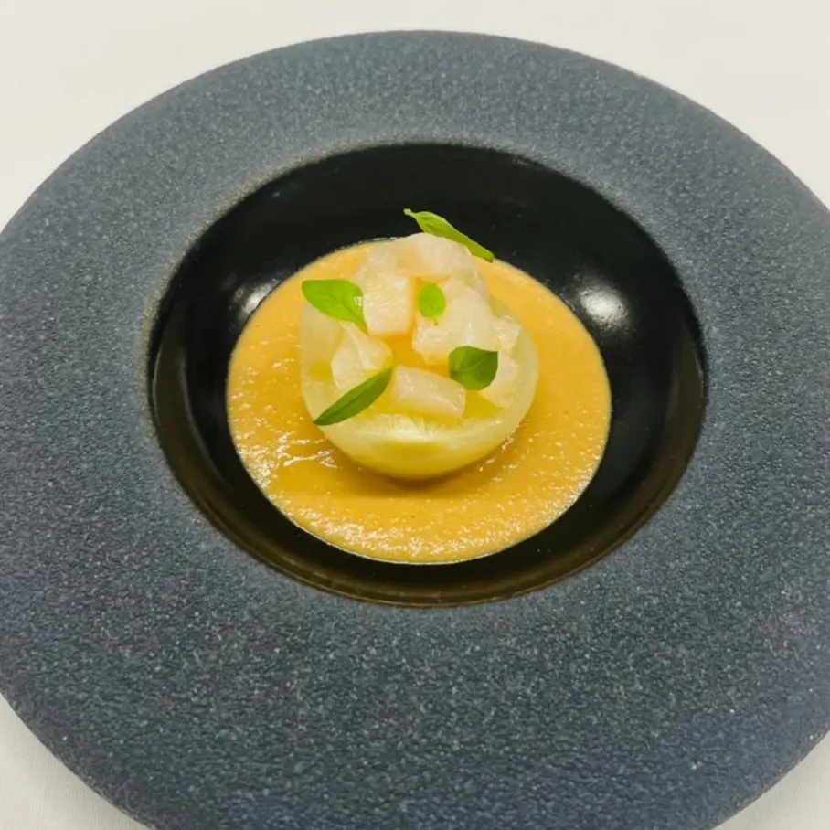 creation thumb for Oignons aux agrumes sous vide avec tartare de bar et oignons au soja