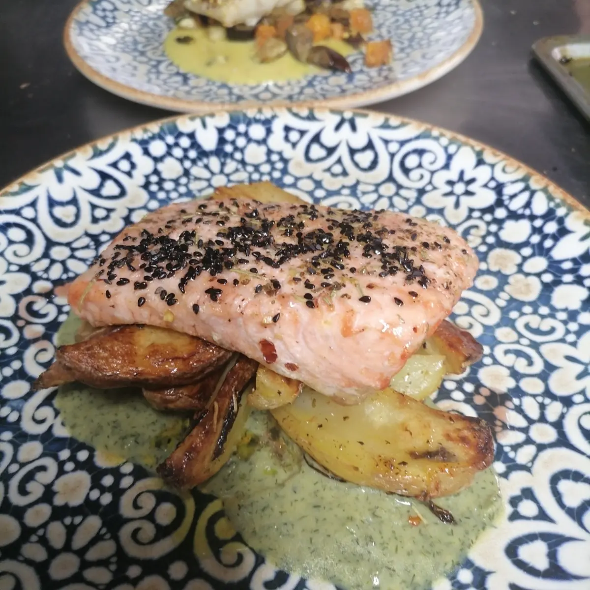 creation thumb for Salmone scottato alle erbe su crema al finocchietto e patate