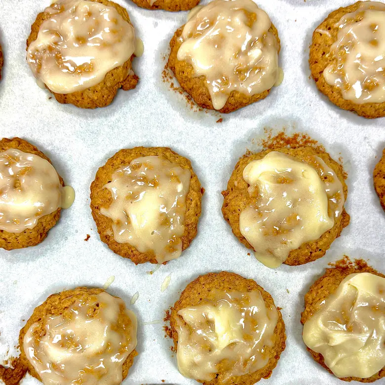 creation thumb for Brown sugar oatmeal cookies with icing