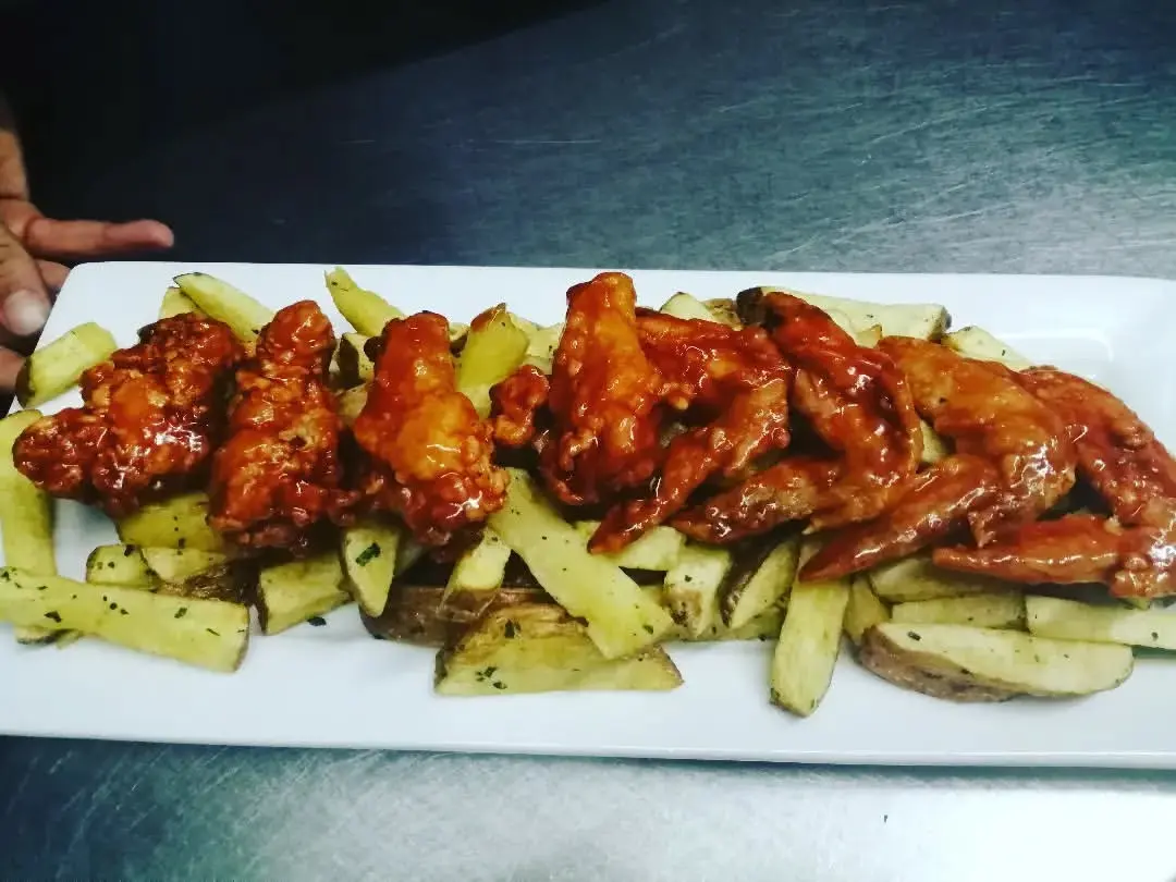 creation thumb for Papas nativa coronadas con alitas a la BBQ