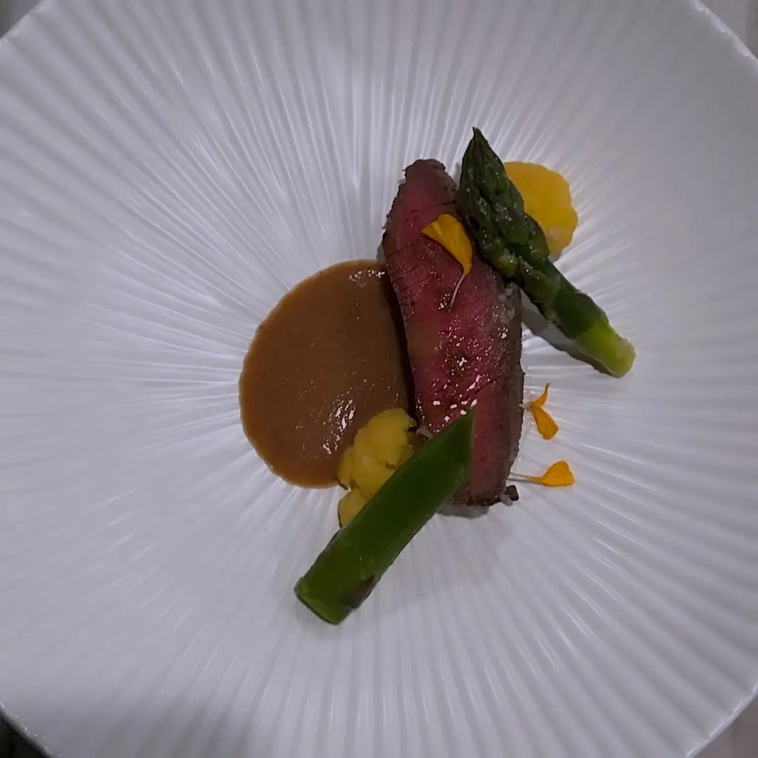 creation thumb for Filetto di Manzo Speziato Jerk con jus di tamarindo e asparagi glassati