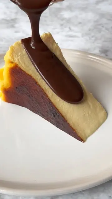 creation thumb for Tarta Vasca de Queso Quemada