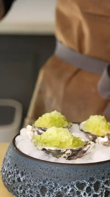 creation thumb for Austern mit Aguachile-Eis