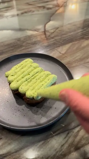 creation thumb for Knoblauch-Kräuter-Parmesan-Trüffelbutter
