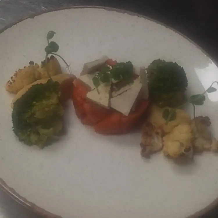 creation thumb for Gratinovaná dýně s tofu, humus, květák, brokolice, topinabur