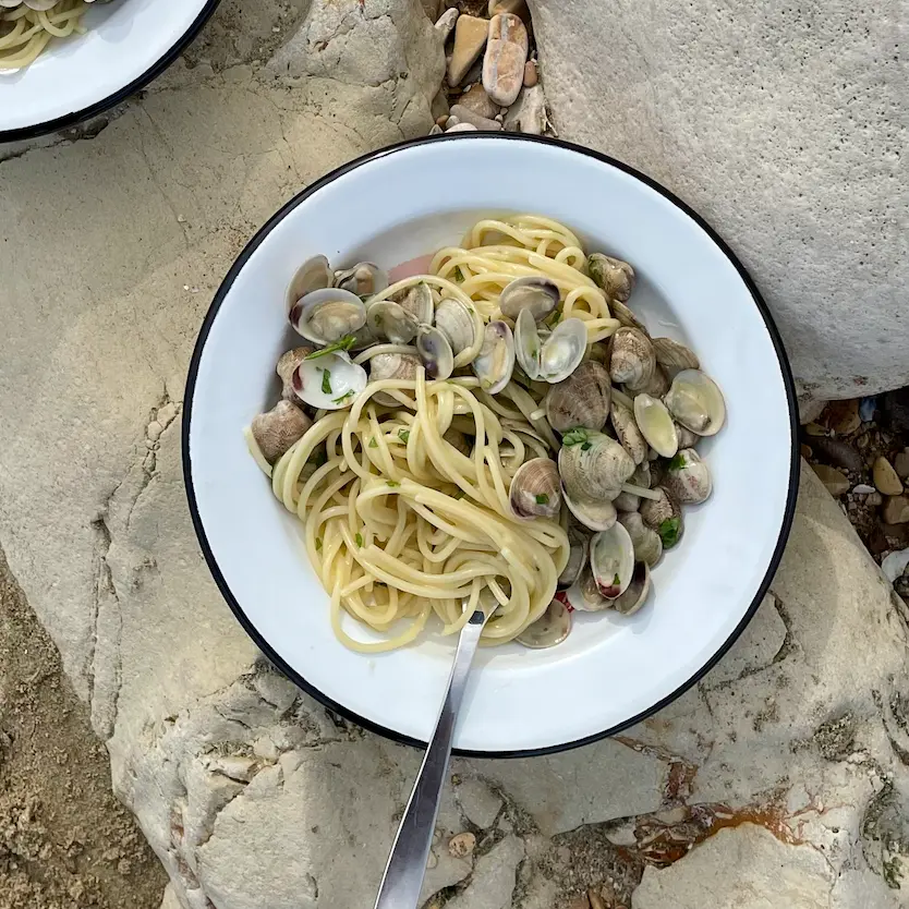 creation thumb for Classic spaghetti clams with lemon zest