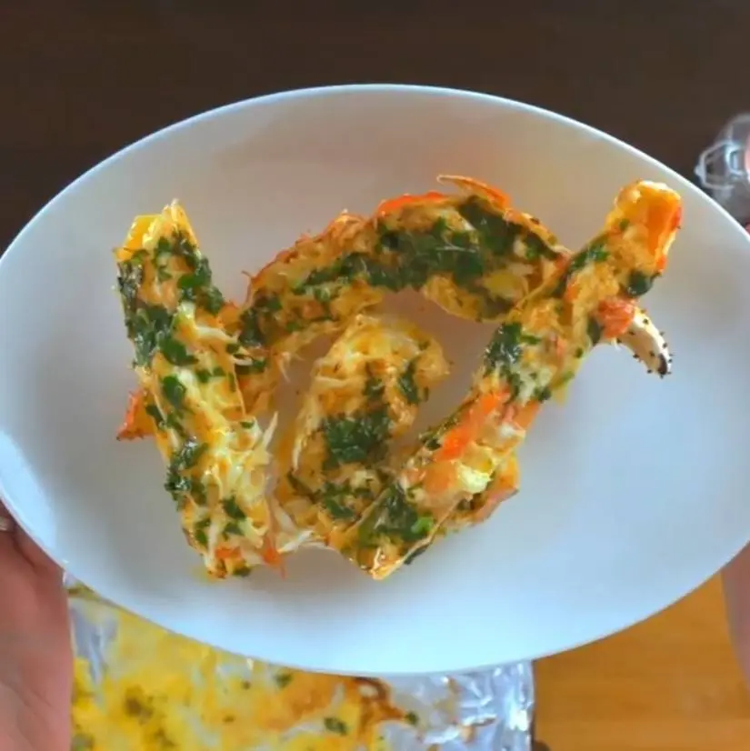 creation thumb for Glazed King crab leg with lemon parsley butter sauce