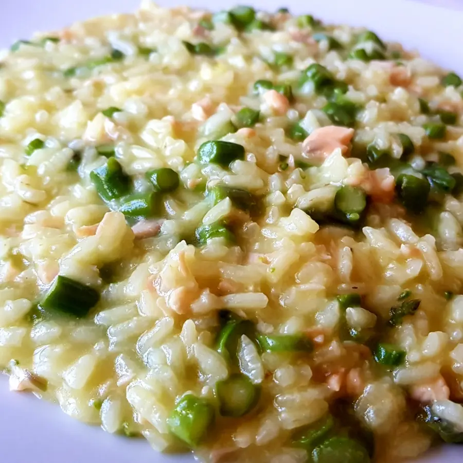 creation thumb for Risotto Salmone, Zafferano e Asparagi.