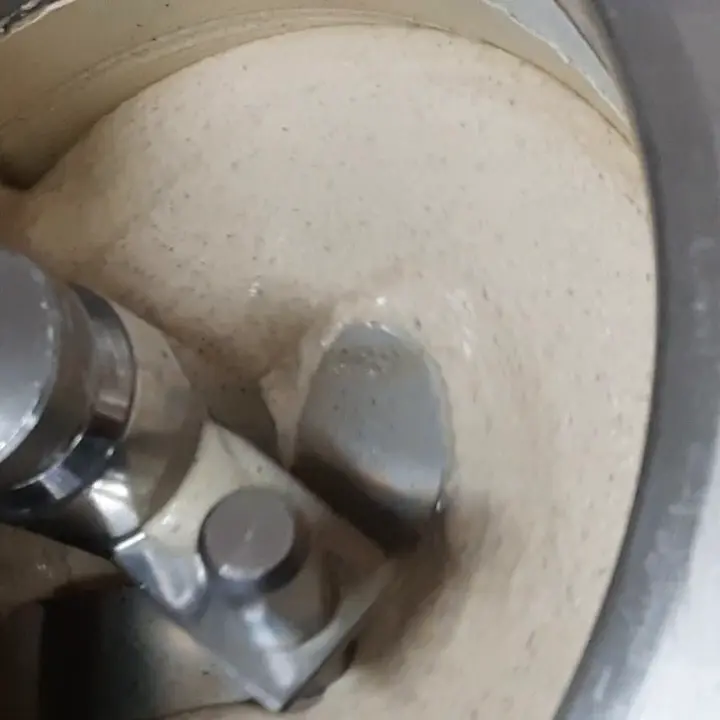 creation thumb for Vanilla icecream and cinnamon/cardamom baisers