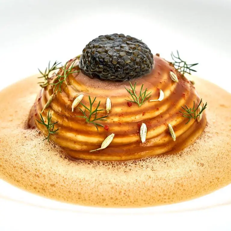 creation thumb for Spaghetti Turban with Canadian Lobster, Fennel & Caviar
